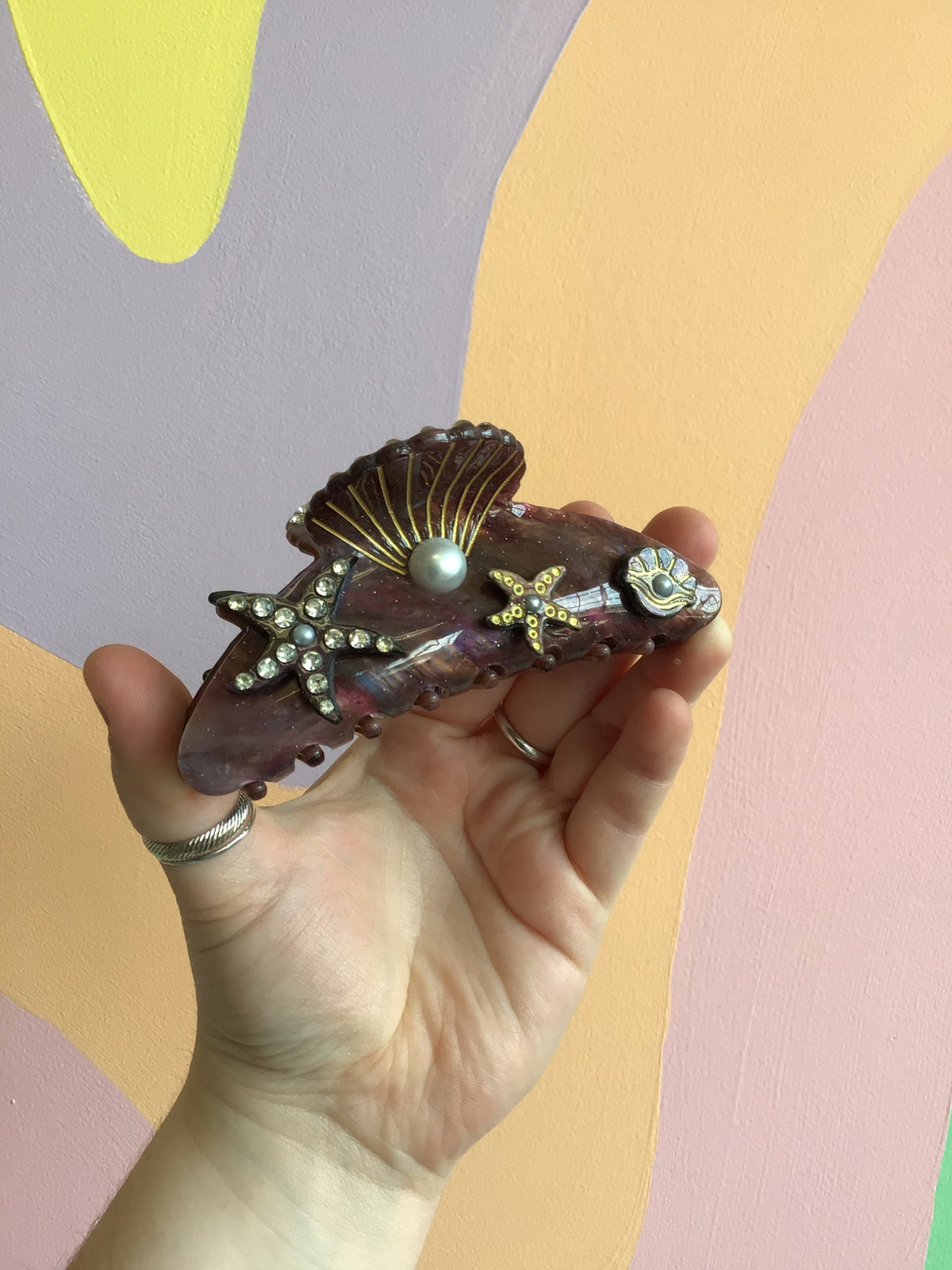 Glitter and Pearls Shell Hair Claws