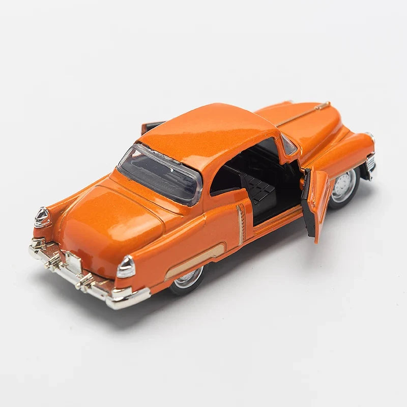 1:32 Alloy Diecast CadillacS Vintage Car Model Classic Pull Back Car Miniature Vehicle Replica For Collection Gift for Kids