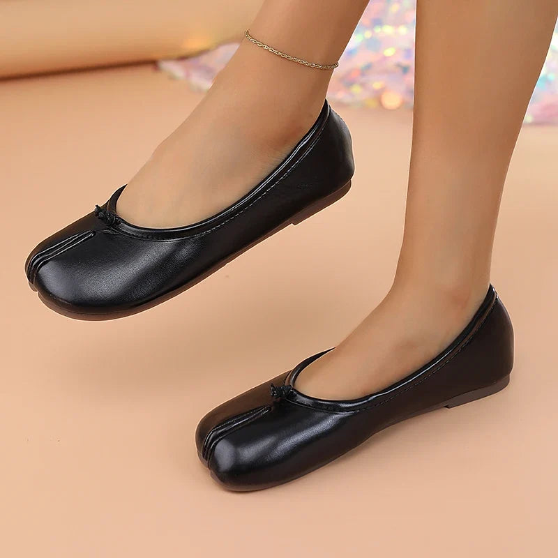 2025 Women's Leather Toe Separator Loafers Flat Comfortable Slip-On Breathable Casual Shoes