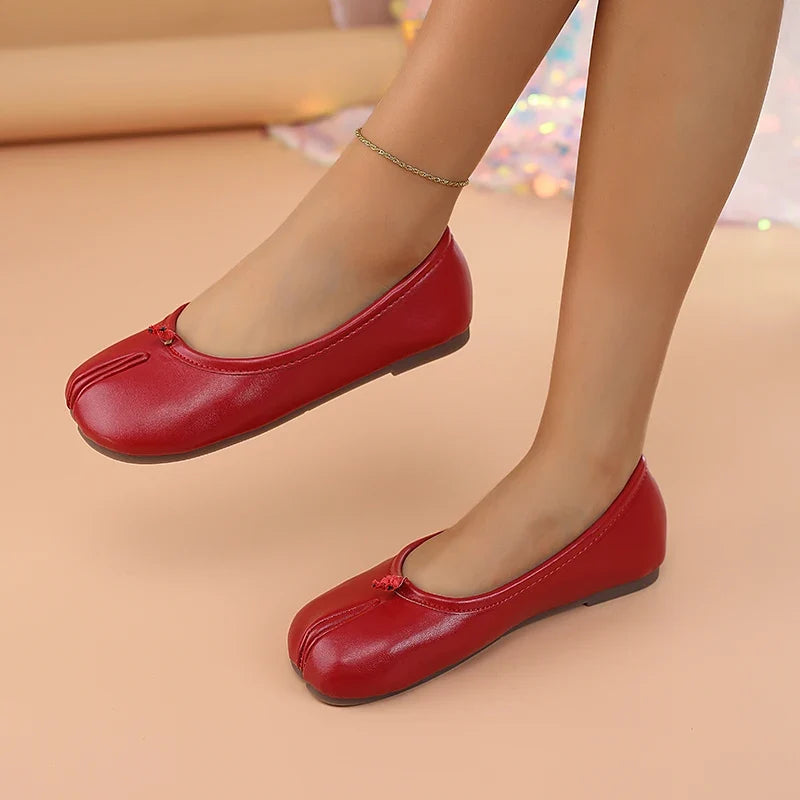 2025 Women's Leather Toe Separator Loafers Flat Comfortable Slip-On Breathable Casual Shoes