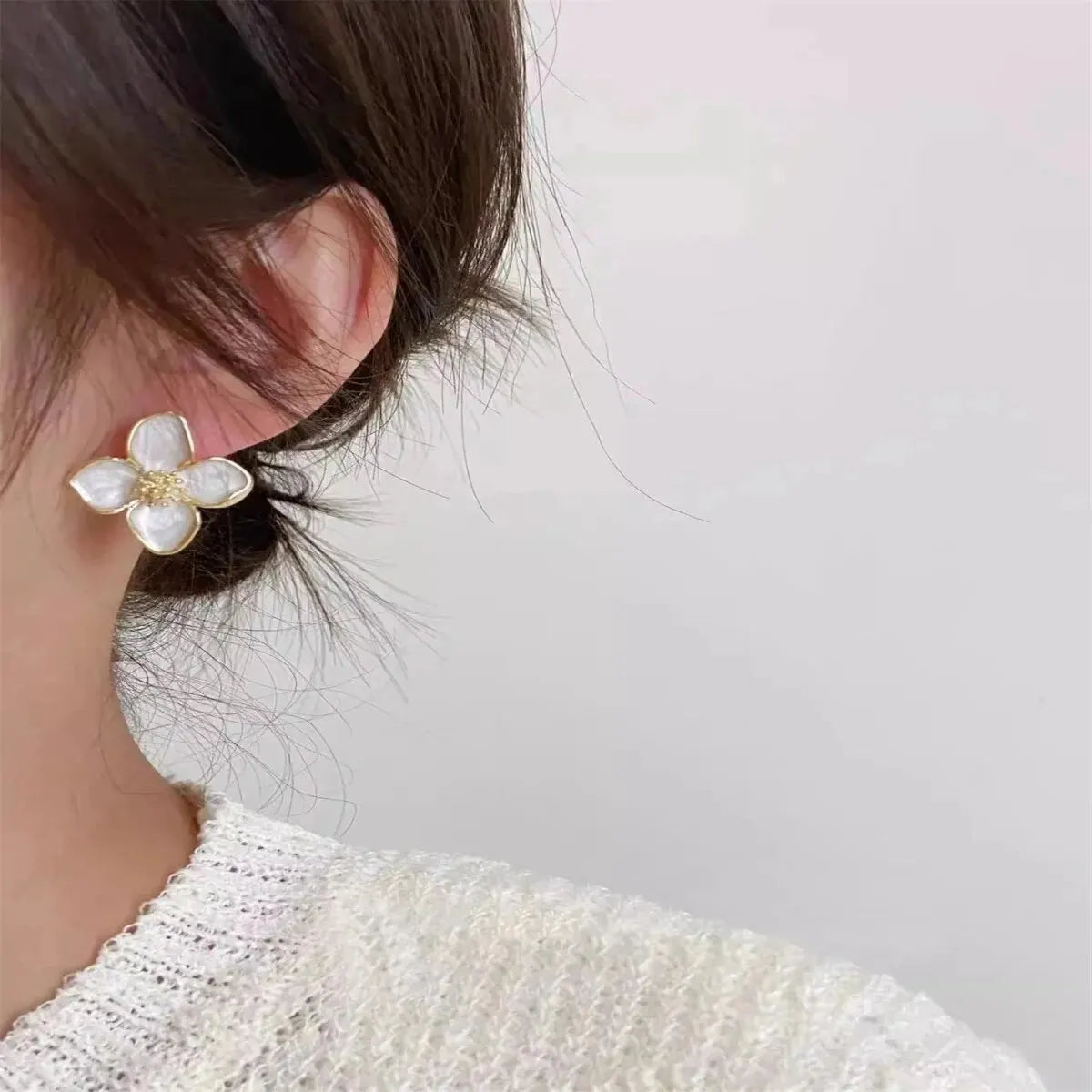 Gold Color Metal Flower Shape Green Epoxy Earrings Stud For Women Milky Color Enamel Girl Cute Post Earrings Ins Fashion Jewelry