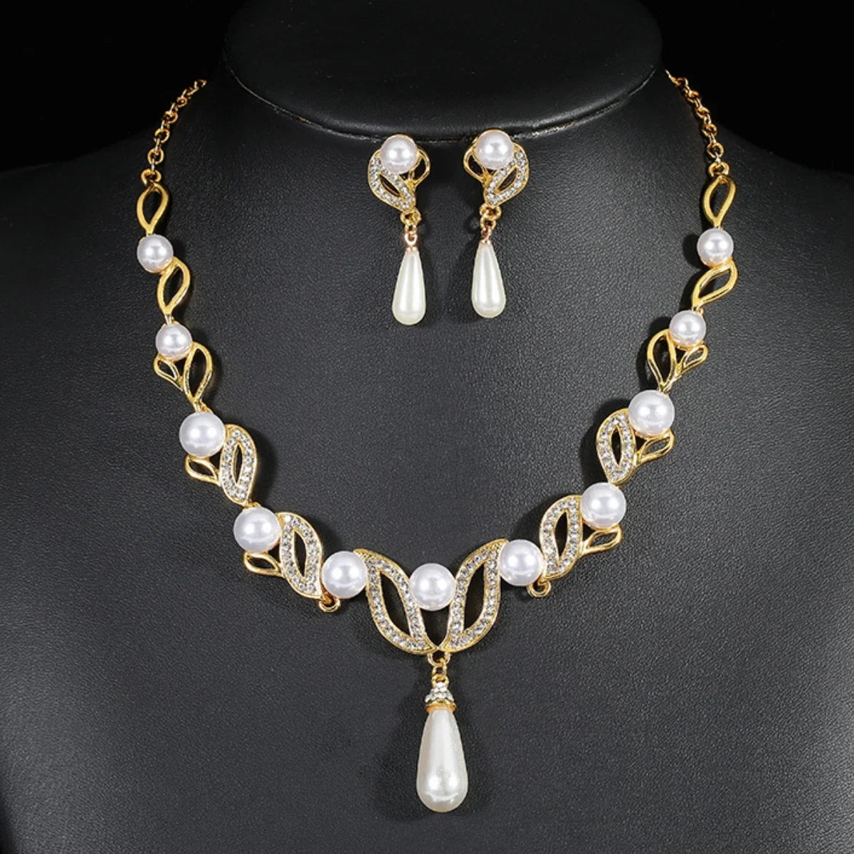 Ladies' Fashionable Design, Imitation Pearl Necklace, Earrings, Jewelry Set Suitable for Weddings, Gatherings, Holidays, Gifts